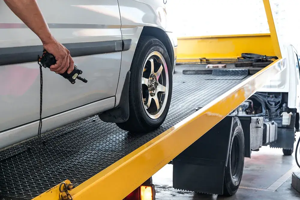 Why Professional Towing Services Are Essential For Roadside Assistance